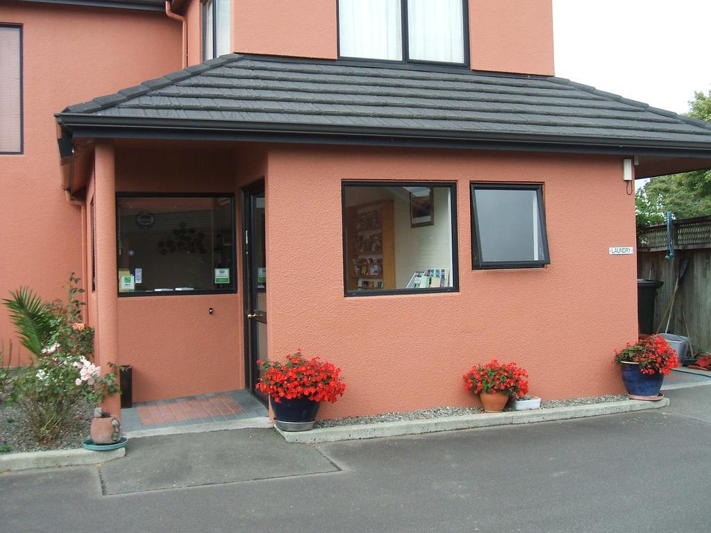 Pavilion Motel & Conference Centre Palmerston North Exterior photo