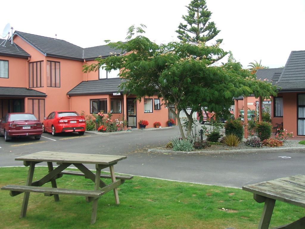 Pavilion Motel & Conference Centre Palmerston North Exterior photo